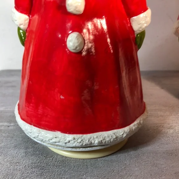 Vintage Mr. & Mrs. Santa Claus Musical Kissing 8”Christmas Rare Japan HTF - Picture 7 of 13